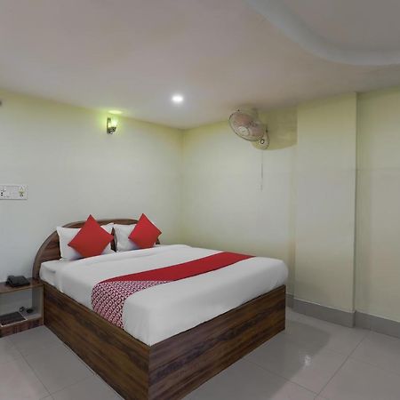 Oyo 72139 Rishi Satsang Bhawan Hotel Vrindávan Kültér fotó