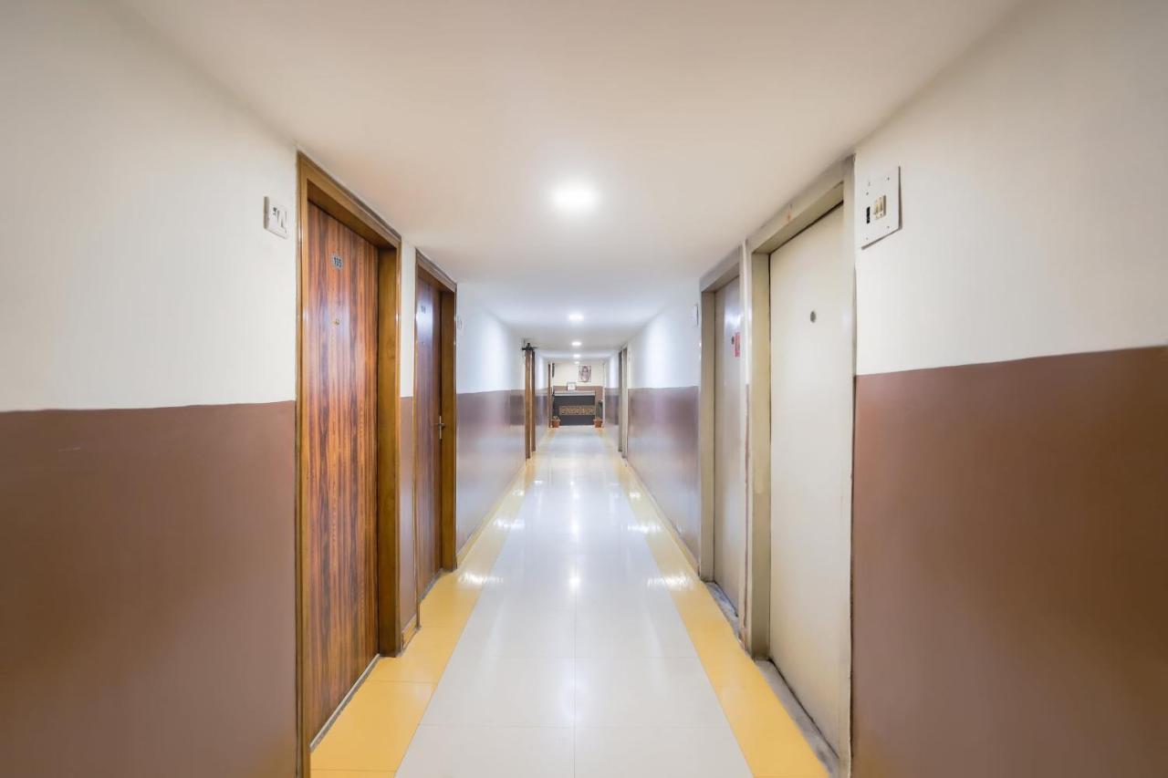 Oyo 72139 Rishi Satsang Bhawan Hotel Vrindávan Kültér fotó